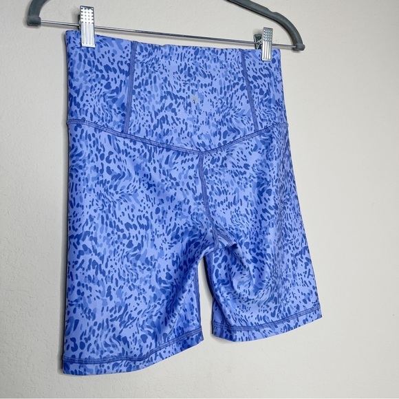 Athleta Elation Printed 7” Short in Liquid Petals
Victorian Periwinkle - Picture 9 of 12